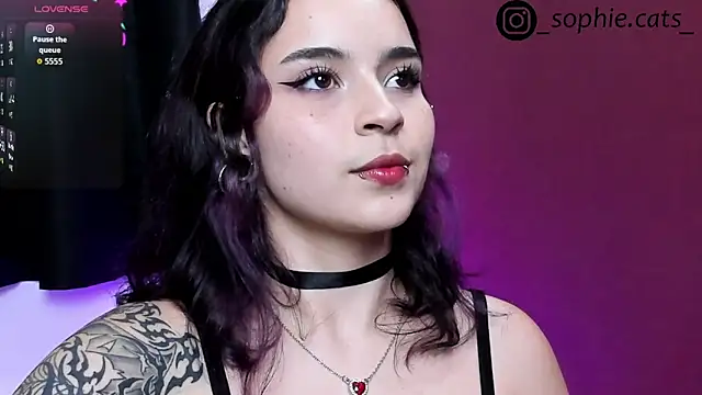 Snapshot of SophieCats chatting on 10.29.25 SophieCats online show from 10.29.25