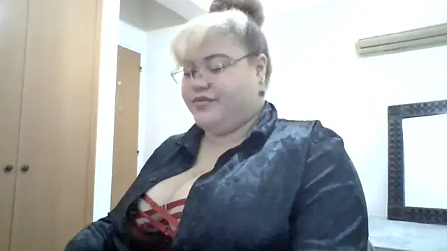 Snapshot of GoddessMocha chatting on 09.25.25 GoddessMocha online show from 09.25.25