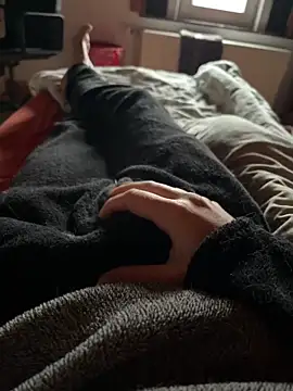 Snapshot of mas20043 chatting on 10.14.25 mas20043 online show from 10.14.25