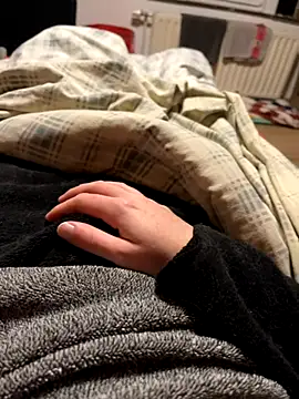 Snapshot of mas20043 chatting on 10.23.25 mas20043 online show from 10.23.25