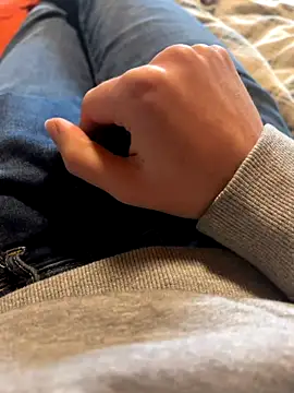 Snapshot of mas20043 chatting on 10.25.25 mas20043 online show from 10.25.25