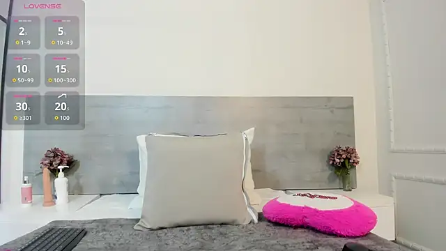 Snapshot of sunnyWhitee chatting on 09.11.25 sunnyWhitee online show from 09.11.25