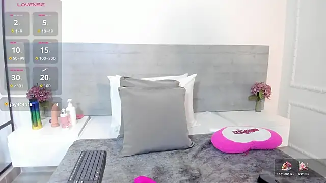 Snapshot of sunnyWhitee chatting on 09.24.25 sunnyWhitee online show from 09.24.25