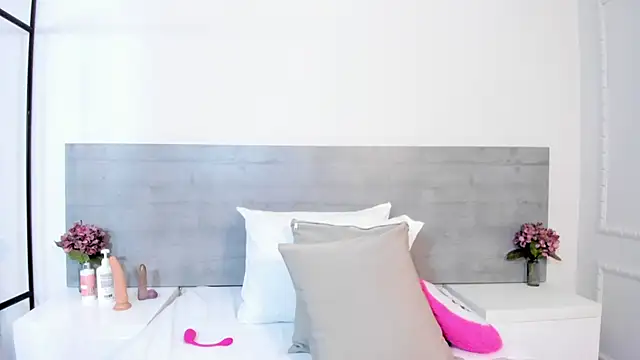 Snapshot of sunnyWhitee chatting on 10.02.25 sunnyWhitee online show from 10.02.25