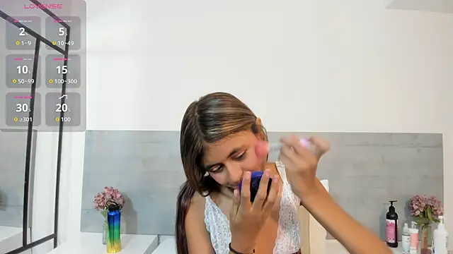 Snapshot of sunnyWhitee chatting on 10.30.25 sunnyWhitee online show from 10.30.25