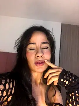 Snapshot of SelinaCatt_ chatting on 10.05.25 SelinaCatt  online show from 10.05.25