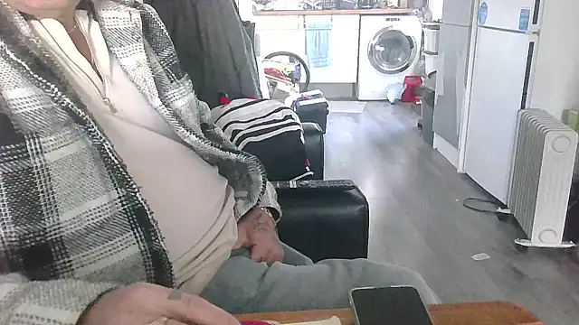 Snapshot of hefin18 chatting on 01.24.25 hefin18 online show from 01.24.25