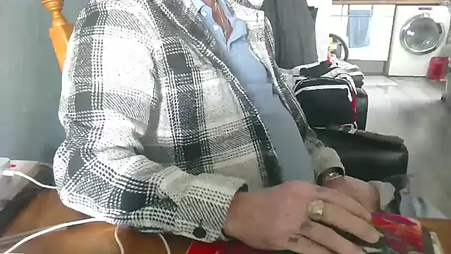 Snapshot of hefin18 chatting on 01.26.25 hefin18 online show from 01.26.25