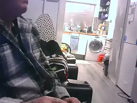 Snapshot of hefin18 chatting on 01.28.25 hefin18 online show from 01.28.25