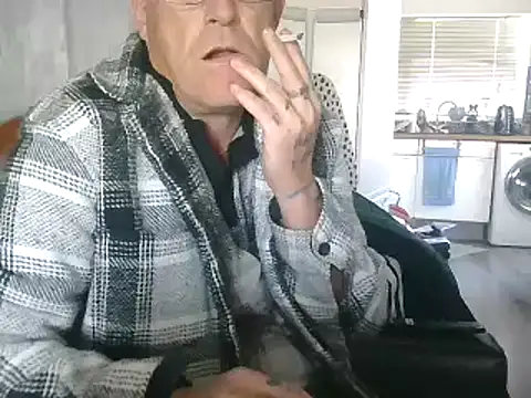 Snapshot of hefin18 chatting on 01.31.25 hefin18 online show from 01.31.25