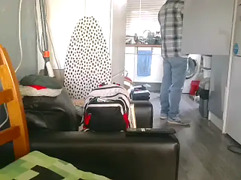 Snapshot of hefin18 chatting on 02.01.25 hefin18 online show from 02.01.25