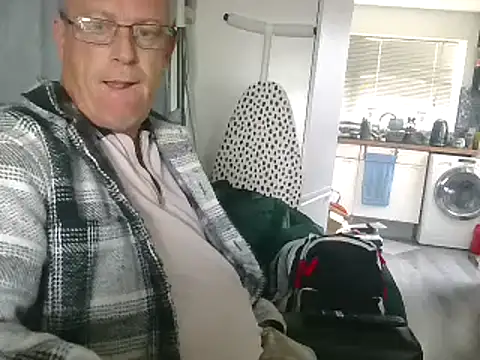 Snapshot of hefin18 chatting on 02.02.25 hefin18 online show from 02.02.25