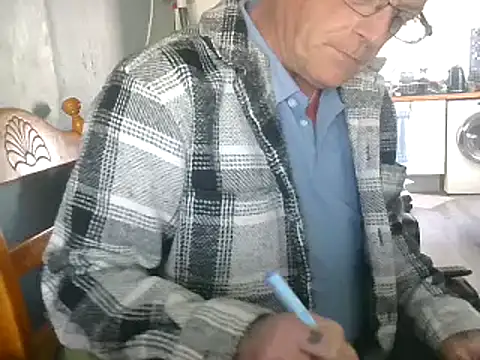 Snapshot of hefin18 chatting on 02.04.25 hefin18 online show from 02.04.25