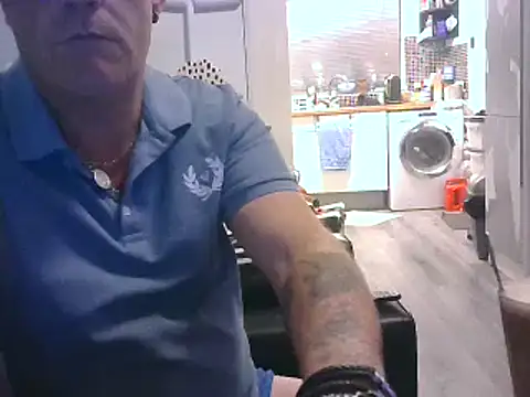 Snapshot of hefin18 chatting on 02.06.25 hefin18 online show from 02.06.25