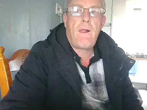 Snapshot of hefin18 chatting on 02.11.25 hefin18 online show from 02.11.25