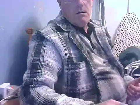 Snapshot of hefin18 chatting on 02.12.25 hefin18 online show from 02.12.25