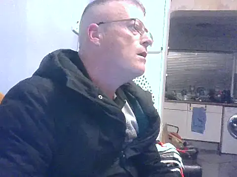 Snapshot of hefin18 chatting on 02.13.25 hefin18 online show from 02.13.25