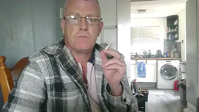 Snapshot of hefin18 chatting on 02.16.25 hefin18 online show from 02.16.25