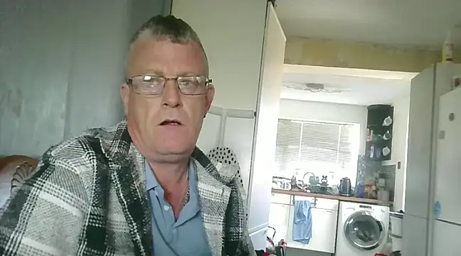 Snapshot of hefin18 chatting on 02.20.25 hefin18 online show from 02.20.25