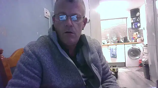 Snapshot of hefin18 chatting on 02.26.25 hefin18 online show from 02.26.25