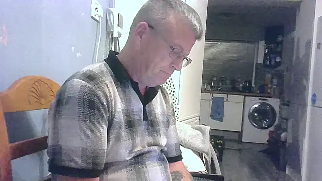 Snapshot of hefin18 chatting on 02.26.25 hefin18 online show from 02.26.25