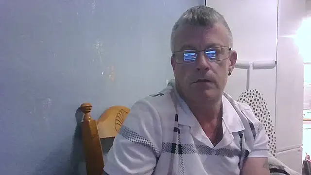 Snapshot of hefin18 chatting on 03.05.25 hefin18 online show from 03.05.25