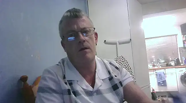 Snapshot of hefin18 chatting on 03.05.25 hefin18 online show from 03.05.25