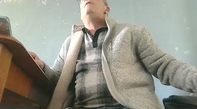 Snapshot of hefin18 chatting on 03.10.25 hefin18 online show from 03.10.25