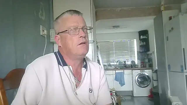 Snapshot of hefin18 chatting on 09.13.25 hefin18 online show from 09.13.25