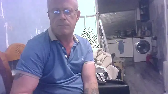 Snapshot of hefin18 chatting on 10.02.25 hefin18 online show from 10.02.25