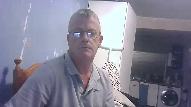 Snapshot of hefin18 chatting on 10.09.25 hefin18 online show from 10.09.25