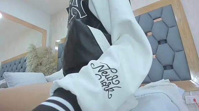 crystal sm online show from 03.19.26