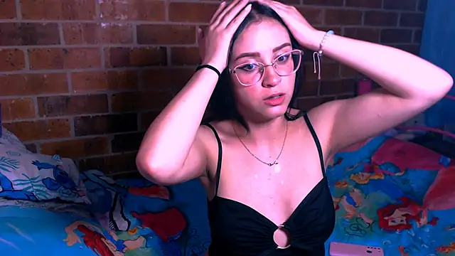 danaiisabella online show from 10.24.25