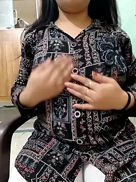 Snapshot of roshni_agrawal0 chatting on 09.26.25 roshni agrawal0 online show from 09.26.25