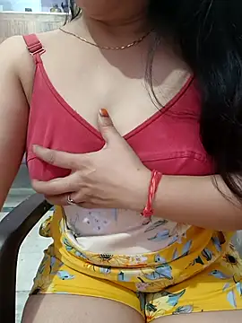 Snapshot of roshni_agrawal0 chatting on 10.21.25 roshni agrawal0 online show from 10.21.25