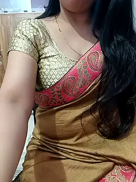 Snapshot of roshni_agrawal0 chatting on 10.27.25 roshni agrawal0 online show from 10.27.25