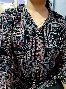 Snapshot of roshni_agrawal0 chatting on 10.28.25 roshni agrawal0 online show from 10.28.25