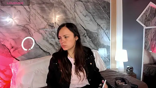 Astridhotman online show from 10.17.25