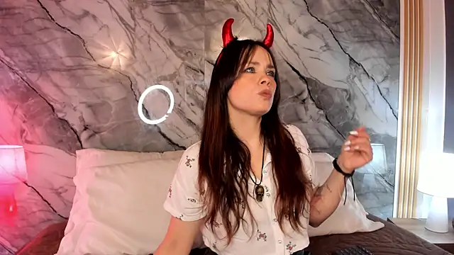 Astridhotman online show from 10.31.25