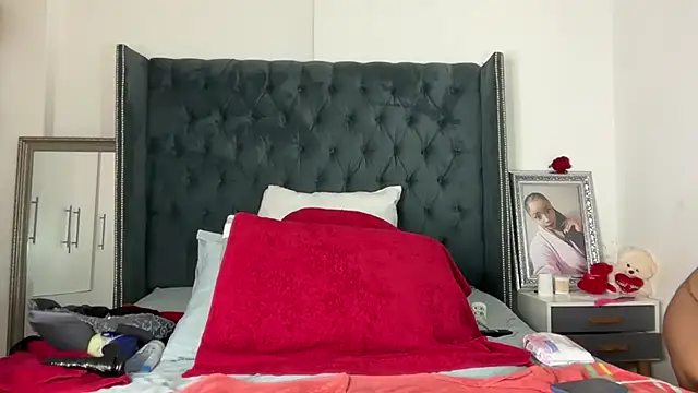 Snapshot of TangyYummyAss chatting on 01.03.25 TangyYummyAss online show from 01.03.25