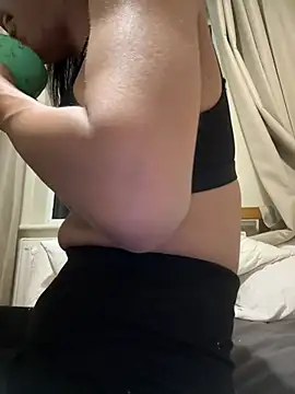 Snapshot of Ladyboyluxe chatting on 02.21.26 Ladyboyluxe online show from 02.21.26