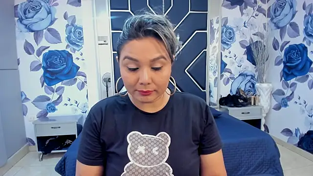 LatinaHoleQueen online show from 09.17.25