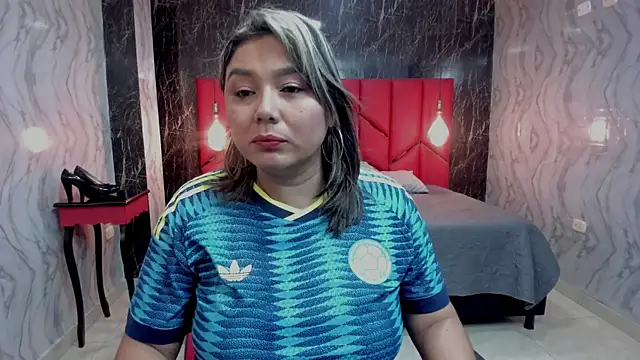 LatinaHoleQueen online show from 06.01.26