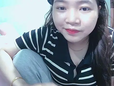 Snapshot of Lily3322 chatting on 09.28.25 Lily3322 online show from 09.28.25