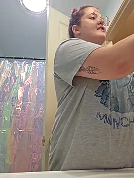 nuttiebuddy1 online show from 09.18.25