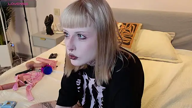 Snapshot of MilkMeSoftly chatting on 06.25.26 MilkMeSoftly online show from 06.25.26