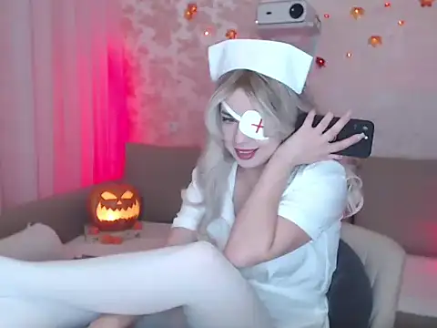 Snapshot of lustxSALLY chatting on 10.31.25 lustxSALLY online show from 10.31.25