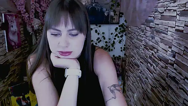 Amanda Bright  online show from 09.23.25