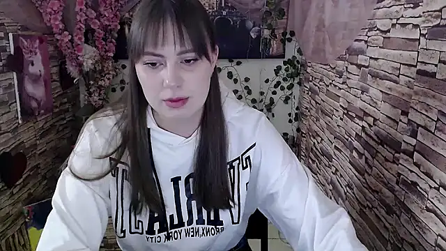 Amanda Bright  online show from 10.06.25