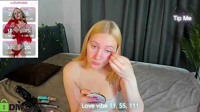 Snapshot of Anna_Chelsea chatting on 10.24.25 Anna Chelsea online show from 10.24.25